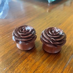 25mm Wooden Rose Gauges